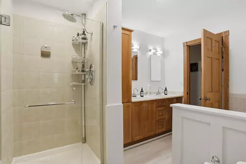 Bath - 15417 Maple Ct, Oak Forest, IL 60452 photo 2 of 3
