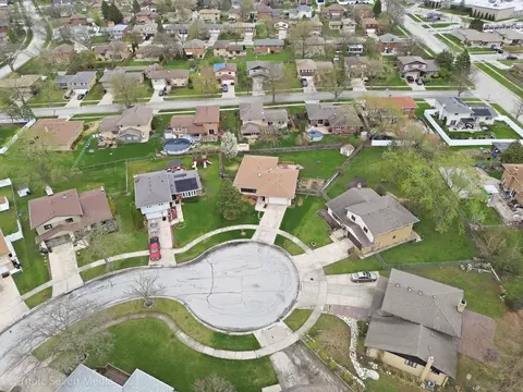 View/Area - 15417 Maple Ct, Oak Forest, IL 60452 photo 3 of 12