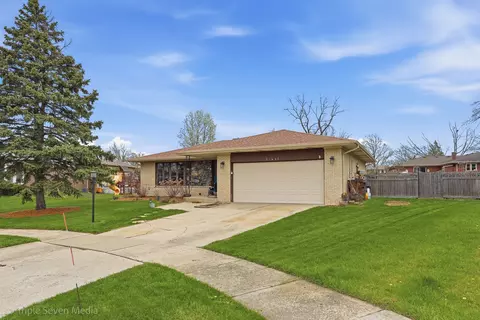 Exterior - 15417 Maple Ct, Oak Forest, IL 60452 photo 3 of 4