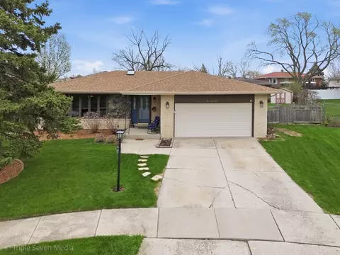 15417 Maple Ct, Oak Forest, IL 60452