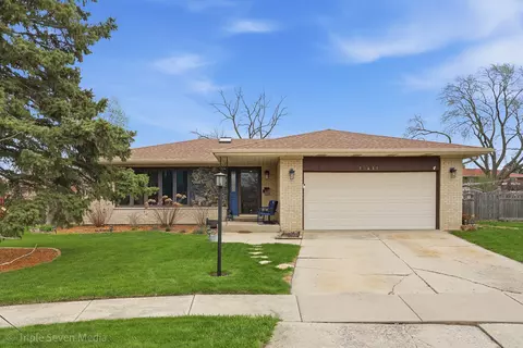 Exterior - 15417 Maple Ct, Oak Forest, IL 60452 photo 2 of 4