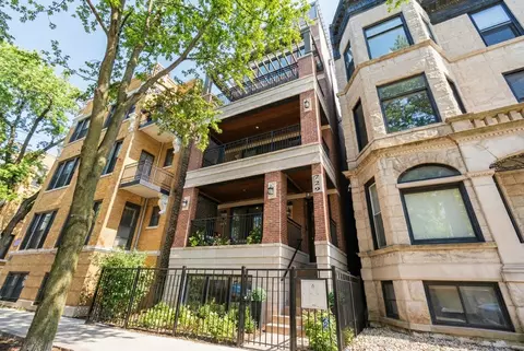 729 W Barry Ave #1, Chicago, IL 60657