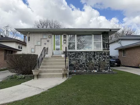 18052 Soleri Dr, Country Club Hills, IL 60478