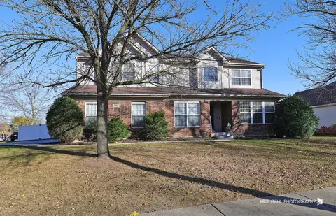 415 Kingsport Dr, Gurnee, IL 60031