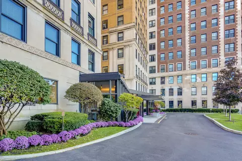 3730 N Lake Shore Dr #5B, Chicago, IL 60613