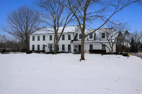 180 Weatherstone Rd, Barrington, IL 60010