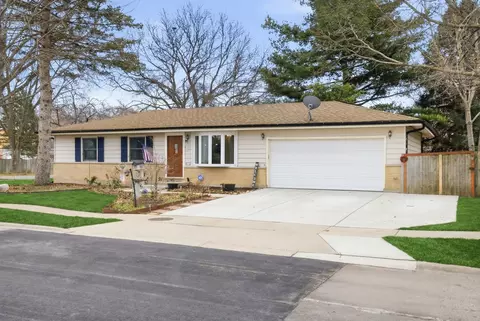 201 W Streamwood Blvd, Streamwood, IL 60107