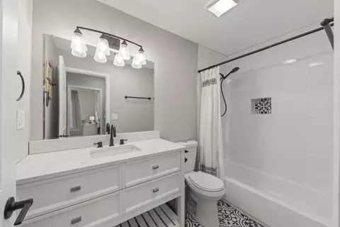 Bath - 115 N Pierce Ave, Wheaton, IL 60187 photo 2 of 2