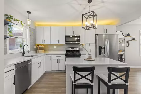 Kitchen - 115 N Pierce Ave, Wheaton, IL 60187 photo 1 of 3