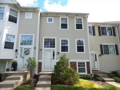 409 E Victoria Cir #409, North Aurora, IL 60542