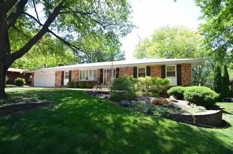 2940 Imperial Oaks Dr, Rockford, IL 61114