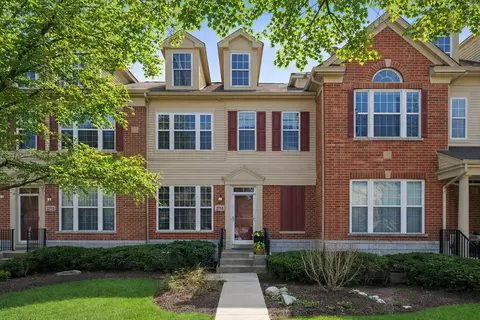 2715 Langley Cir, Glenview, IL 60026