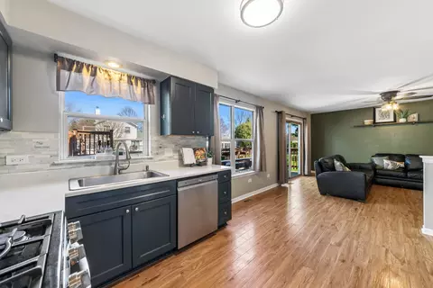 Kitchen - 1940 Tanglewood Dr, Algonquin, IL 60102 photo 2 of 2