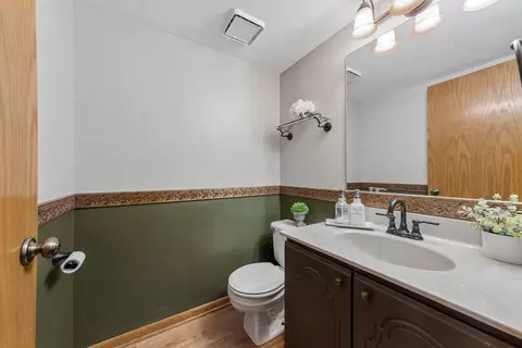Bath - 1940 Tanglewood Dr, Algonquin, IL 60102 photo 1 of 3