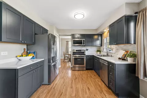 Kitchen - 1940 Tanglewood Dr, Algonquin, IL 60102 photo 1 of 2