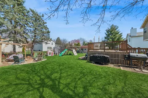 Exterior - 1940 Tanglewood Dr, Algonquin, IL 60102 photo 3 of 4