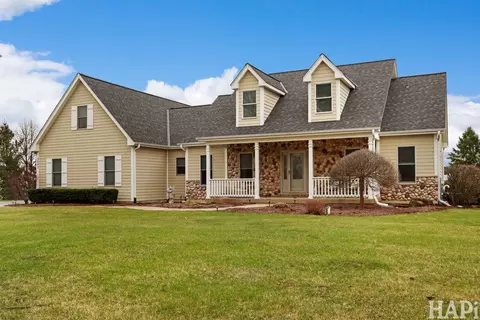 3503 Ridge Rd, Spring Grove, IL 60081