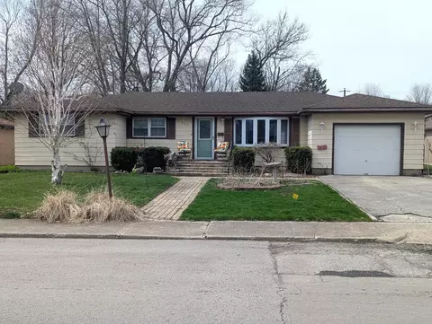 209 Hickory Ln, Momence, IL 60954