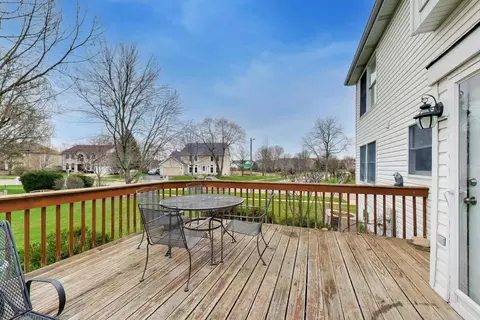 Exterior - 873 Hampton Dr, Carol Stream, IL 60188 photo 4 of 8