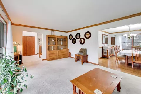 Living - 873 Hampton Dr, Carol Stream, IL 60188 photo 2 of 6