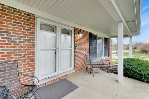 Exterior - 873 Hampton Dr, Carol Stream, IL 60188 photo 3 of 8