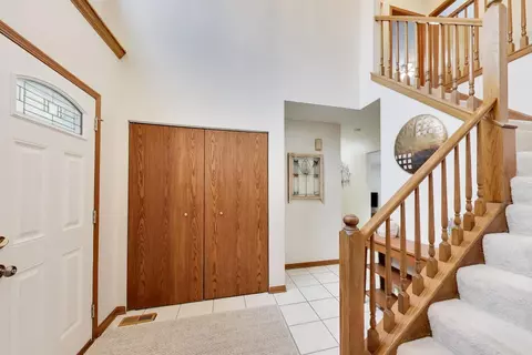 Entry Way - 873 Hampton Dr, Carol Stream, IL 60188 photo 2 of 3