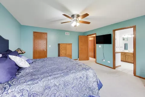 Bedroom - 873 Hampton Dr, Carol Stream, IL 60188 photo 2 of 5