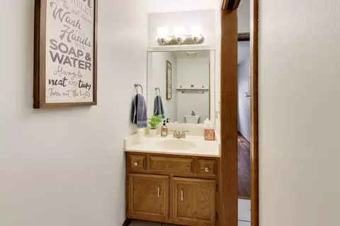 Bath - 873 Hampton Dr, Carol Stream, IL 60188 photo 1 of 4
