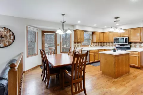 Kitchen - 873 Hampton Dr, Carol Stream, IL 60188 photo 4 of 4