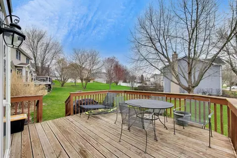 Exterior - 873 Hampton Dr, Carol Stream, IL 60188 photo 5 of 8