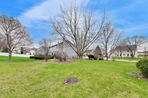 Exterior - 873 Hampton Dr, Carol Stream, IL 60188 photo 8 of 8