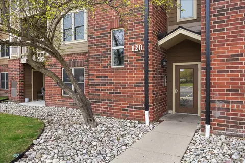 120 Glengarry Dr #212, Bloomingdale, IL 60108