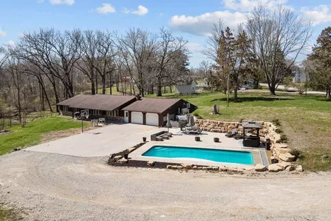 9025 217th St N, Port Byron, IL 61275