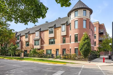 103 Home Ave, Oak Park, IL 60302