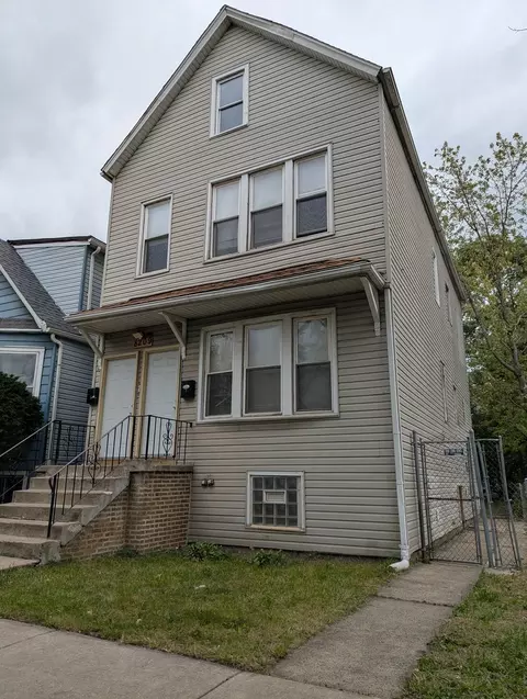 8209 S Coles Ave, Chicago, IL 60617