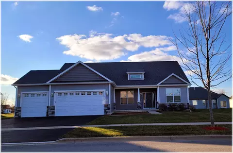 1919 Truman St, Sycamore, IL 60178