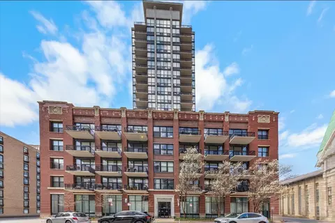 210 S Des Plaines Ave #1603, Chicago, IL 60661