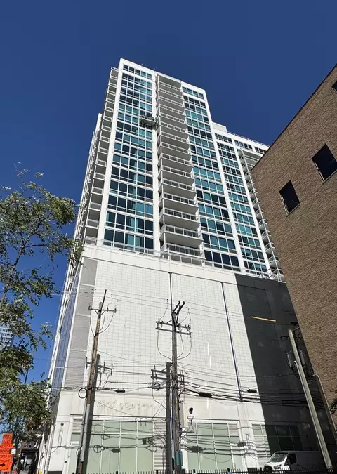 757 N Orleans St #812, Chicago, IL 60654