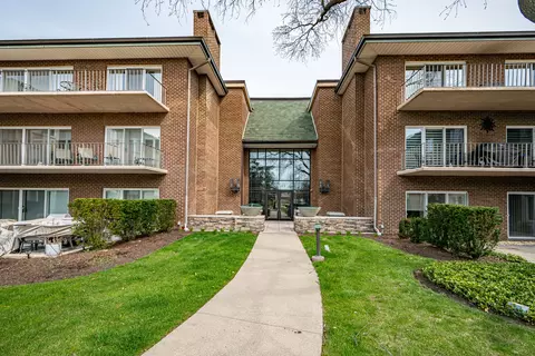 4 Oak Brook Club Dr #G205, Oak Brook, IL 60523