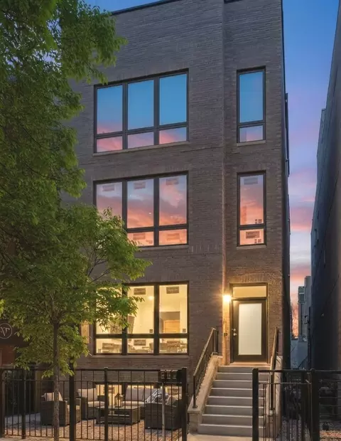 867 N Marshfield Ave #2, Chicago, IL 60622
