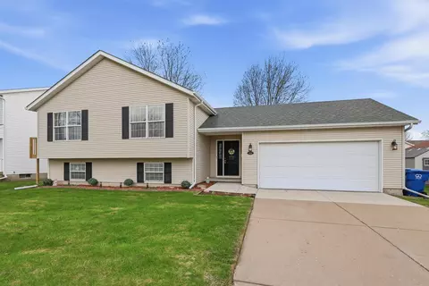 6508 Wilkes St, Davenport, IA 52806