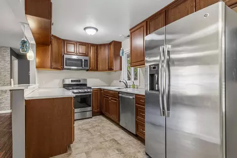 Kitchen - 204 Flora Dr, Champaign, IL 61821 photo 2 of 4