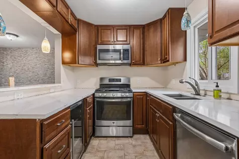 Kitchen - 204 Flora Dr, Champaign, IL 61821 photo 3 of 4