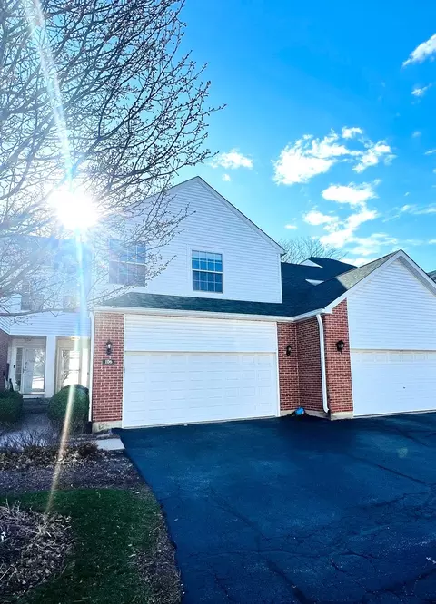 106 Pembroke Cir S #106, Lake Bluff, IL 60044