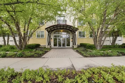 977 Harris Rd #25, Grayslake, IL 60030