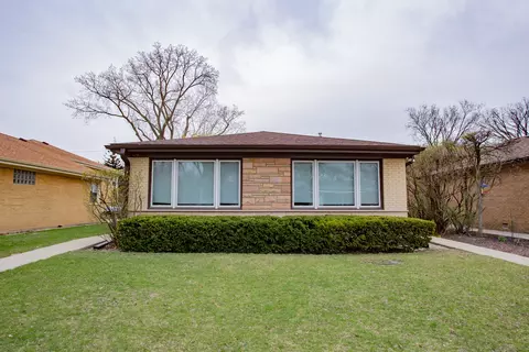 9235 Kildare Ave, Skokie, IL 60076
