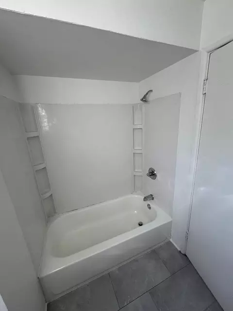 Bath - 39 W 83rd St, Chicago, IL 60620 photo 2 of 2