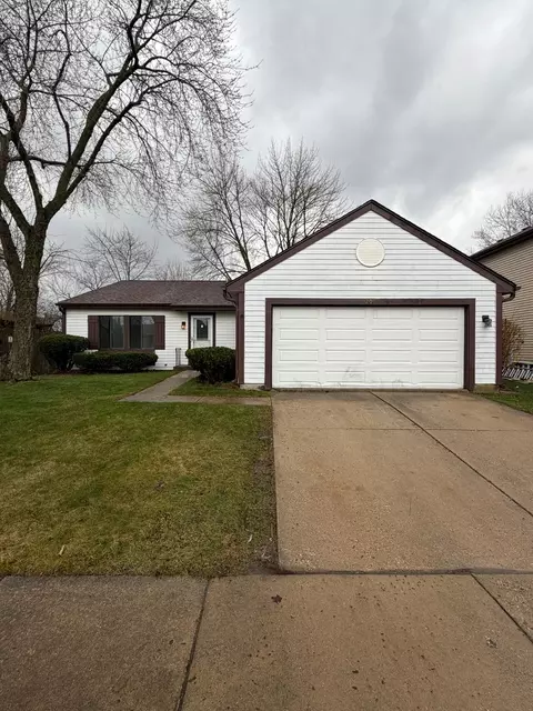 208 Albert Dr, Vernon Hills, IL 60061