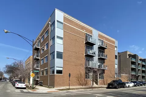 1162 W Hubbard St #203, Chicago, IL 60642