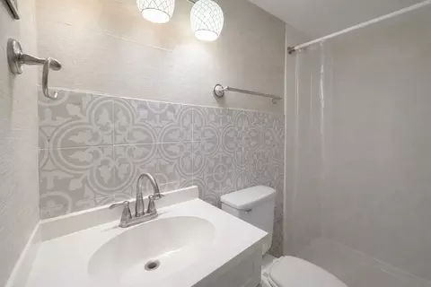 Bath - 101 12 E North St, Danforth, IL 60930 photo 1 of 1